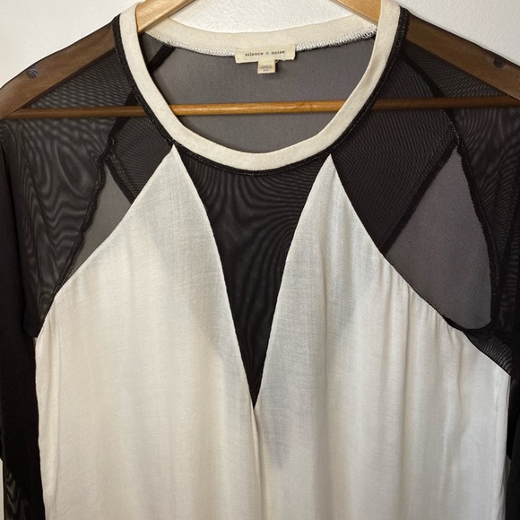 White long sleeve with black sheer details - Picture 4 of 5